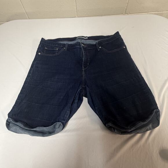 Levi’s Blue Dark Wash Cotton Blend Classic Denim Bermuda Womens Shorts Size 18W - Picture 1 of 14